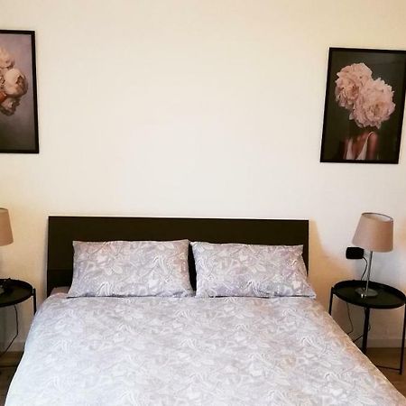 Apartamento Centro E Parco 10 Min - Flat In Monza Exterior foto